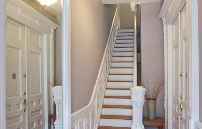 121 W 131 ST