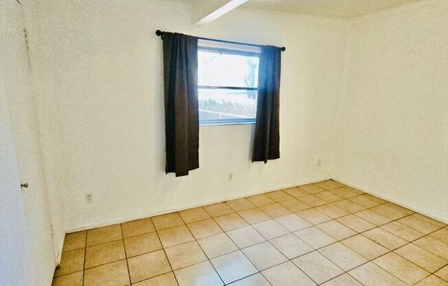 8720 N 48 ST