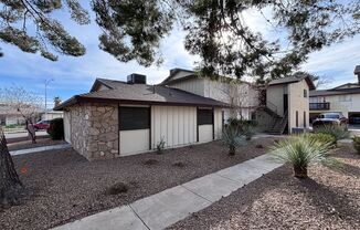 Great 2 bedroom 1 bath condo with a Covered Parking outdoor patio and in great Condition!