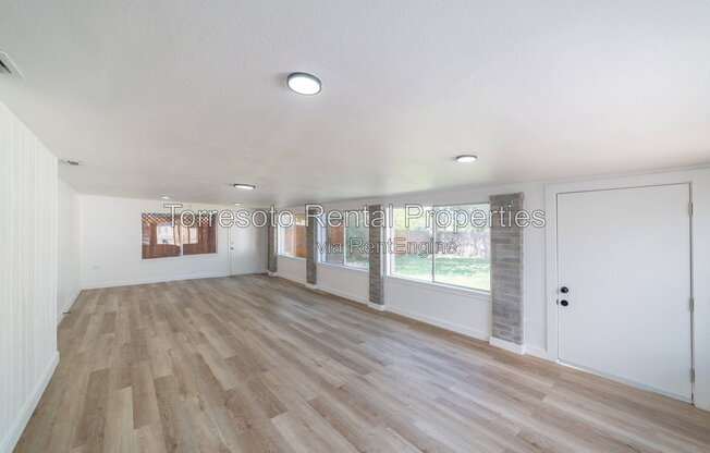 1 bed, 1 bath, $900, Unit B