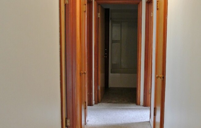 4 beds, 1.5 baths, $1,295, Unit Main floor