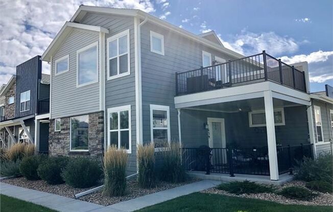 Four Bedroom Townhome with 2-car Garage Available for Rent in Longmont