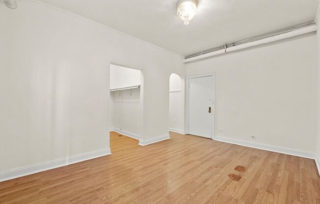 Studio, 1 bath, 410 sqft, $1,295, Unit 304
