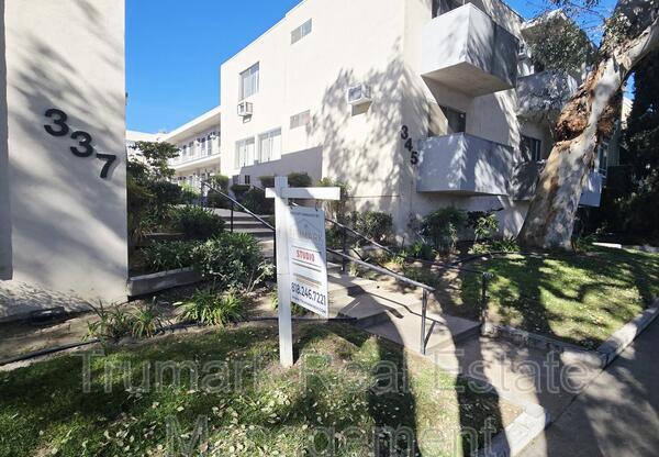 345 E TUJUNGA AVE