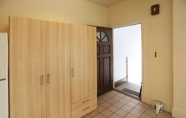 OPEN HOUSE: Sunday (7/20) 3:00pm-3:30pm. First floor 1BR/1BA on Telegraph Hill, Lots of Natural Light! Fantastic San Francisco Location! (444 Greenwich Street #1)