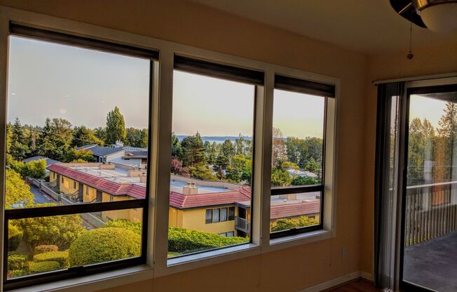 Top Floor 2 Bedroom 2 Bath Juanita Kirkland Condo