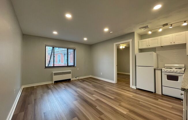 1 bed, 1 bath, 420 sqft, $1,549, Unit 5326 Fifth Ave. #23