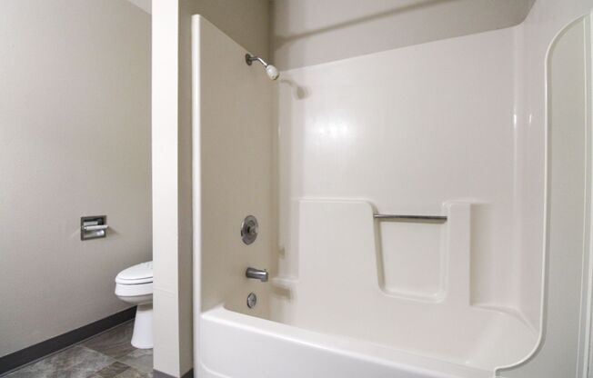 2 beds, 1 bath, 840 sqft, $1,250, Unit 49