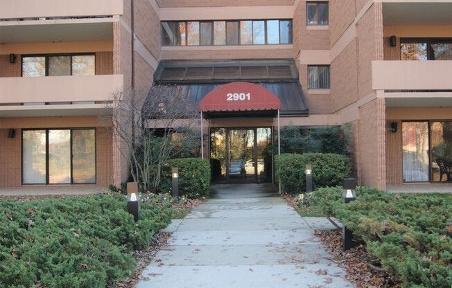 Charming 2 Bedroom/2 Bathroom Condo Unit in Fallstaff Community, MD!