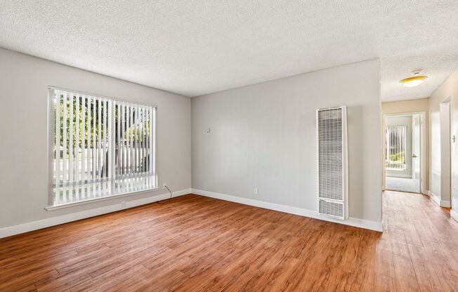 2 beds, 1 bath, 916 sqft, $1,495, Unit 15