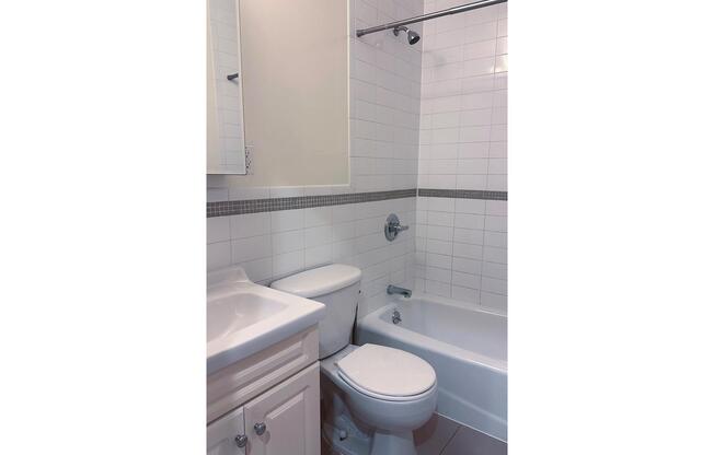 1 bed, 1 bath, $3,000, Unit 2F