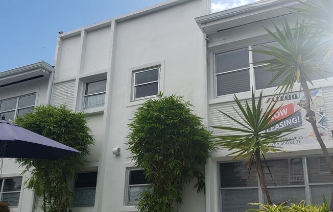 902- Sunset Apartments