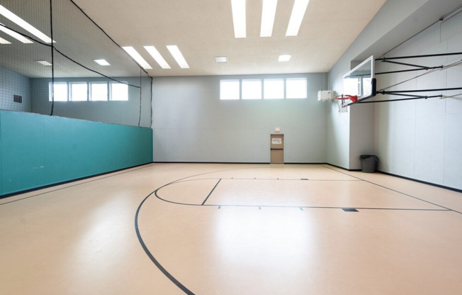 3 beds, 2 baths, 1,050 sqft, $1,950, Unit V-166