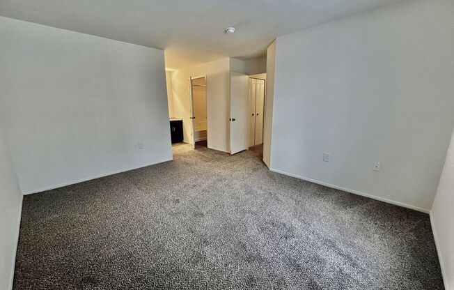 3 beds, 2 baths, 1,150 sqft, $1,625, Unit 27-103