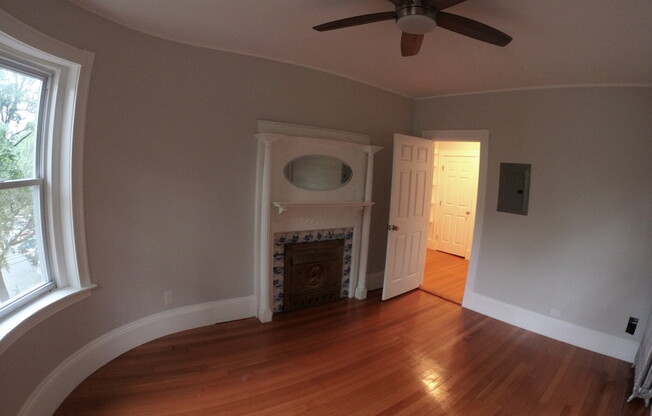 1 bed, 1 bath, $2,400, Unit 4