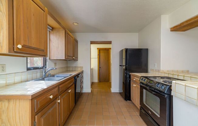 2 beds, 2 baths, $2,500