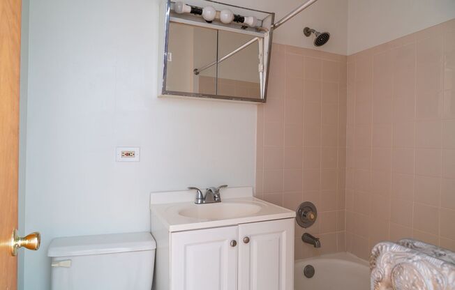 Studio, 1 bath, 225 sqft, $1,050, Unit 4615-2C