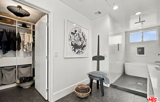 6001 Carlton Way Apt 204