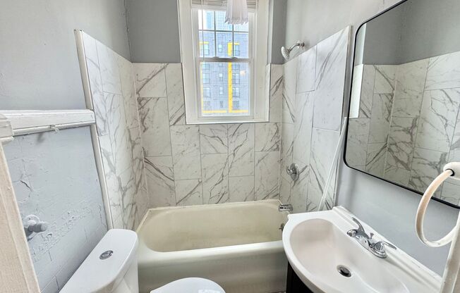 1 bed, 1 bath, $1,095, Unit 215