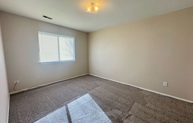 2 beds, 1 bath, $1,195, Unit Bowden Unit B