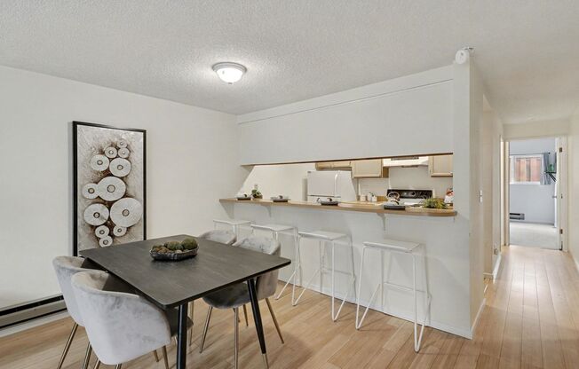Maple Leaf Condo, 2 bedroom, 2 bath