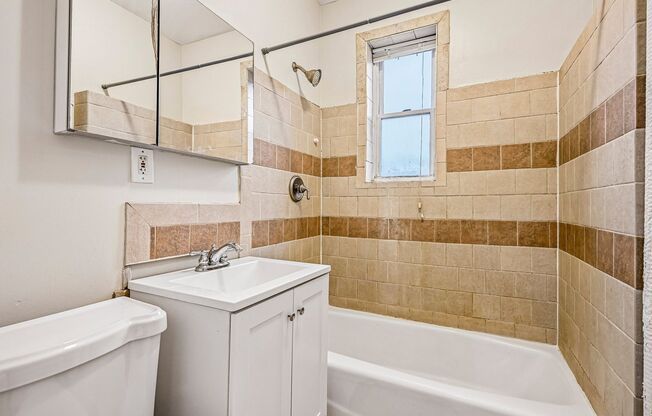1 bed, 1 bath, $2,400, Unit 5S-7