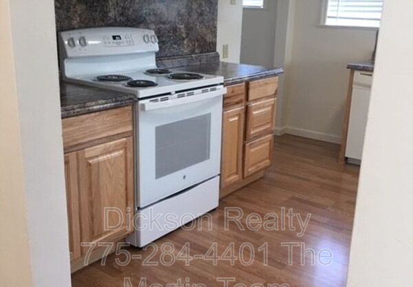 2 beds, 1 bath, 940 sqft, $1,645