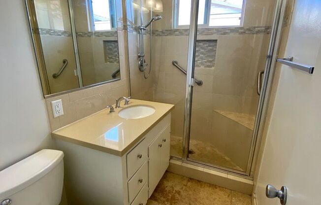 15707-15707 1/2 Larch Ave.