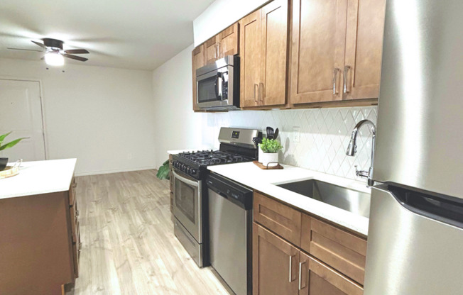 2 beds, 1 bath, 616 sqft, $1,149, Unit 34