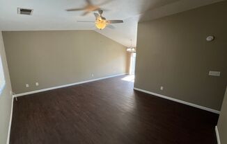 3 beds, 2 baths, $1,400, Unit C