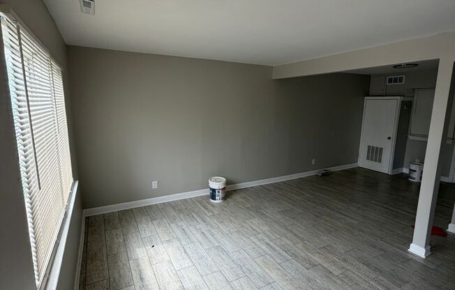 NEWLY RENOVATED!! 2 BEDROOM TOWNHOME (500.00 off FIRST FULL MONTHS RENT )