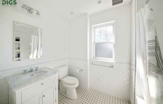 685 E 22 ST