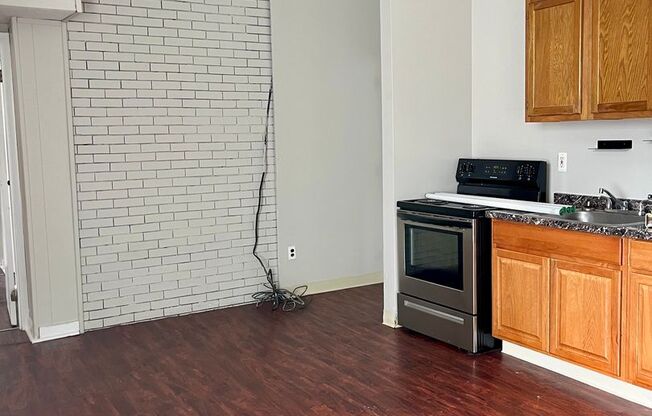 1 bed, 1 bath, 375 sqft, $850, Unit 23