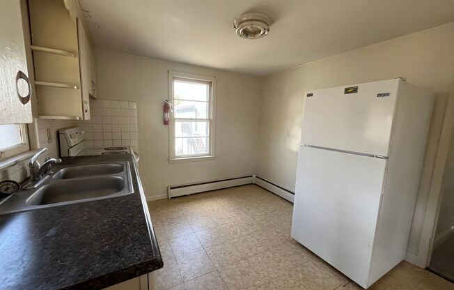 4 beds, 1 bath, $1,000