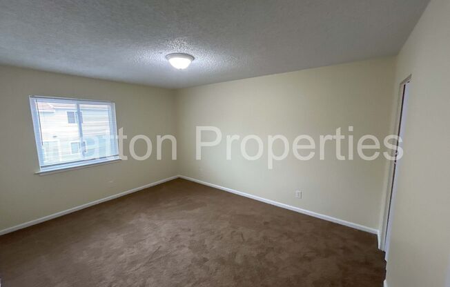 2 beds, 1 bath, 1,009 sqft, $1,095, Unit J2