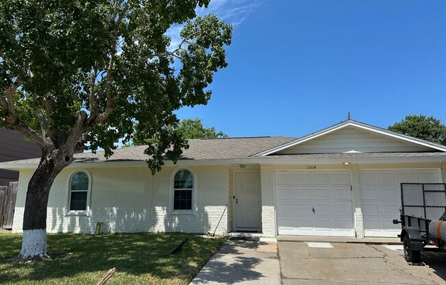 3 beds, 2 baths, $1,600