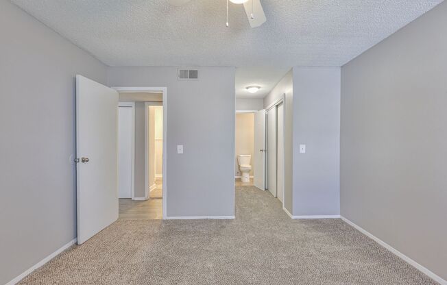 2 beds, 1.5 baths, 962 sqft, $1,249, Unit E11