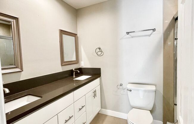 2 Bedroom 1 Bath Room Fully Updated Single Unit w/ All Appliances & Laundry
