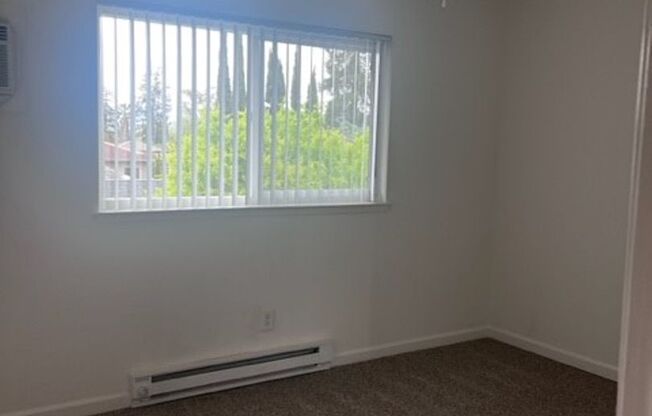 2 beds, 1 bath, $2,500, Unit 77