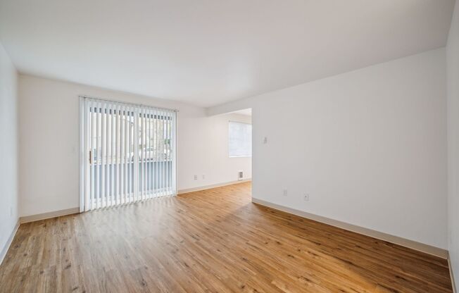 2 beds, 1 bath, 900 sqft, $1,595, Unit 16