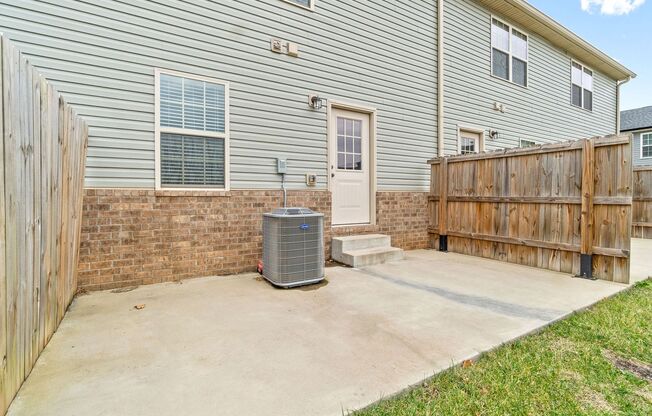 2 beds, 2.5 baths, 1,100 sqft, $1,250, Unit 4