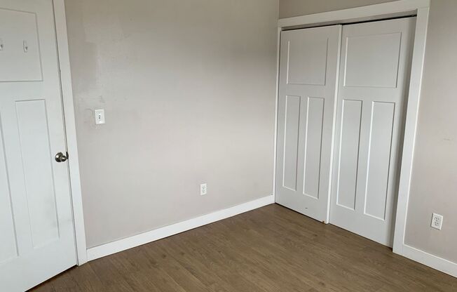 2 beds, 1 bath, $1,300, Unit 301