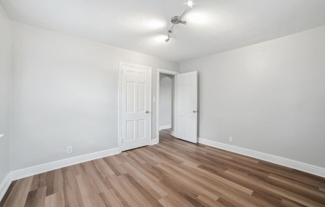 2 beds, 1 bath, 775 sqft, $1,060, Unit 656 Southcrest Court #3