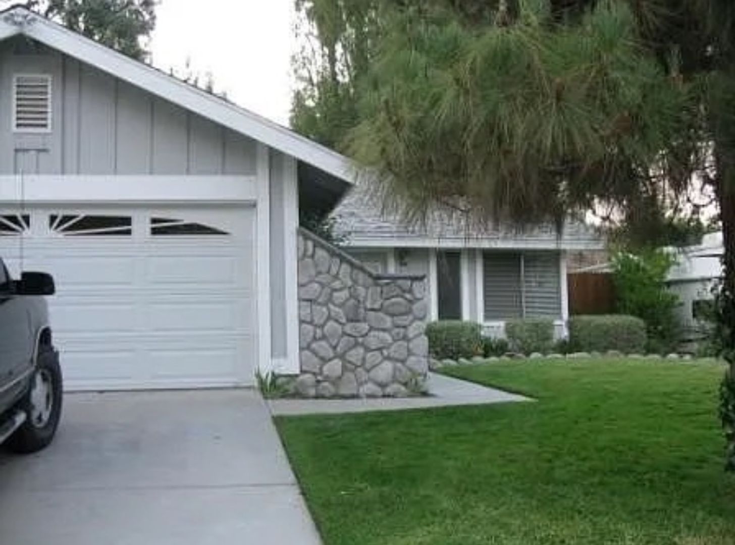 Lovely One Level home in Valencia!