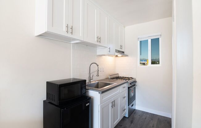 Studio, 1 bath, 126 sqft, $1,595, Unit 122