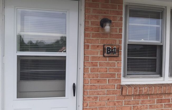 2 beds, 1 bath, 903 sqft, $1,250, Unit B-1