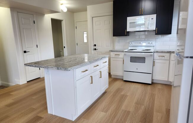 Newly Remodeled 3 Bd 2.5 Bath Townhouse in Bountiful