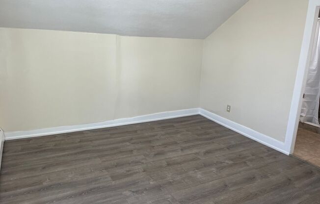 1 bed, 1 bath, $1,200, Unit Unit 5