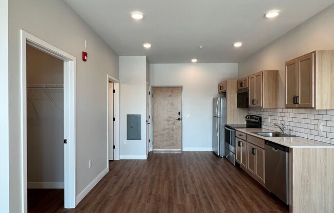 Studio, 1 bath, 532 sqft, $1,375, Unit WR 305-203