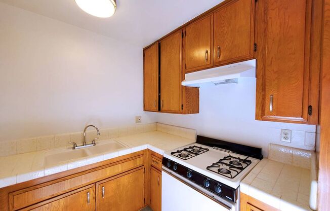 2 beds, 1 bath, $1,875, Unit 56